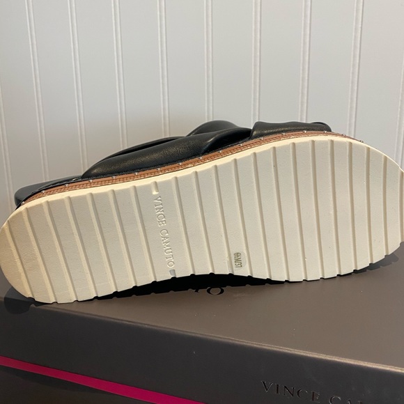 Vince Camuto leather platform sandals. Like new condition. - Picture 4 of 5